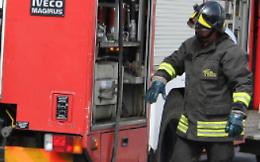 Linguaglossa, deposito rifiuti in fiamme: mezzi distrutti