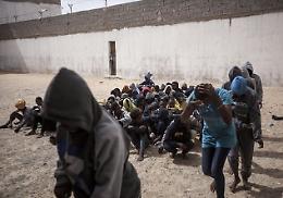 L'Unhcr evacua 98 rifugiati dai campi di detenzione della Libia in Italia