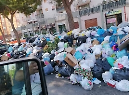 La previsione (fosca) di Trizzino (M5S): «Sicilia tra poco sommersa dai rifiuti»