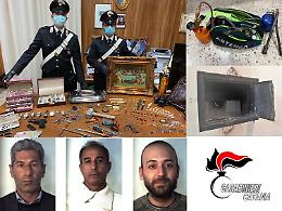 Catania, tre topi d'appartamento bloccati mentre si spartivano il bottino