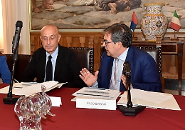 Minniti a Catania: «Due miliardi da spendere, ma attenti alla mafia»
