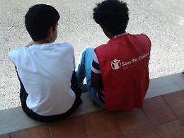 Sfruttavano i minori stranieri ospiti della loro comunità: otto indagati