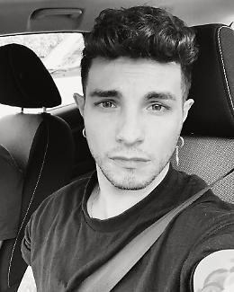 Marco Carta accusato di aver rubato magliette alla Rinascente di Milano: arrestato