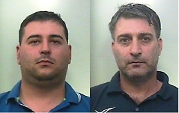 Biancavilla, incassano il pizzo dal titolare di un bar ma i carabinieri li fermano e li arrestano