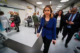 Sanità al collasso, la ricetta della ministra Giulia Grillo: «Assumere gli specializzandi»