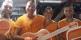 La Scala dei Turchi si è tinta di arancione