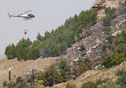 Incendi nel palermitano, abitanti a fianco dei pompieri a Ciminna