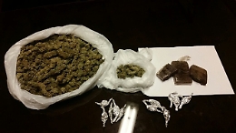 Spacciava droga in negozio di articoli per infanzia: arrestato