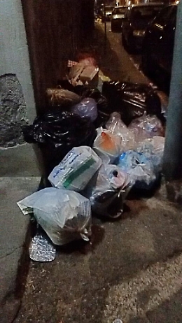 Catania, via Rosso di San Secondo: nostalgia dei "cari" cassonetti