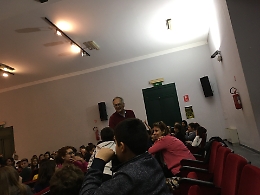 Zafferana, la "lezione" di Bernard Friot è una poesia