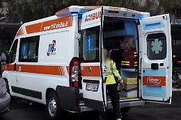 "Mio figlio si è rotto il gomito", ma al loro arrivo per i soccorritori calci e pugni
