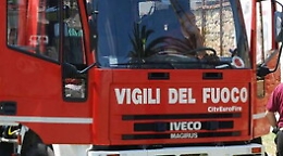 Autoarticolato si ribalta sulla Ss114
per rimuoverlo serve gru, traffico in tilt