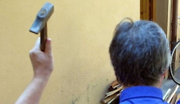 Misilmeri, aggredisce il vicino a martellate per il posto auto