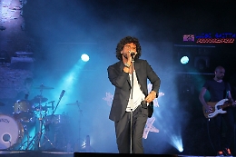 Francesco Renga trascina i fan, tripudio a Taormina