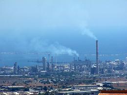 Riconversione industriale, Musumeci: «Presto un confronto con le raffinerie di Milazzo»