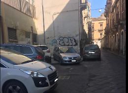 Catania, Via Sisto: appello dei residenti per la posa di paletti pedonali