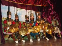 Il teatro non ha pubblico vanno all’asta 150 pupi