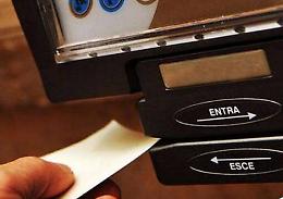 Palermo, vigili “maghi” del badge 130 timbrature false in 45 giorni