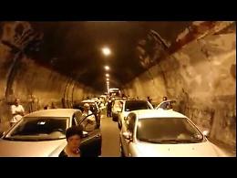 Siculiana, crolla volta della galleria, automobilisti intrappolati