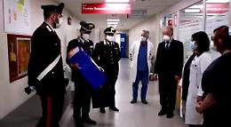 Catania, i carabinieri portano uova di Pasqua e colombe negli ospedali etnei