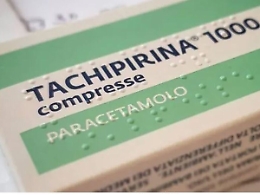 Vaccino, l'Aifa: &laquo;Non fare uso preventivo di aspirina, tachipirina o eparina&raquo;