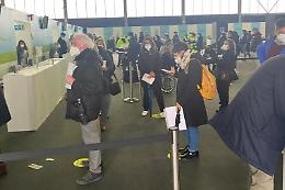 All'hub di Palermo vaccini quasi terminati: «Andiamo avanti fino ad esaurimento»