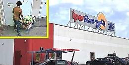 Riposto, riempie il carrello di merce al "Decò" e tenta la fuga: arrestato