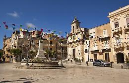 Aragona, dirigente Utc indagato: usava operai, mezzi e materiali del Comune per sistemare la casa di campagna