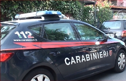 Assaltano distributore di carburanti, magro il bottino