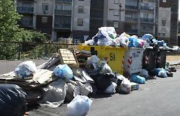 Catania, non c'è pace per l'appalto rifiuti: ora è appeso a un ricorso (e la citta “affoga”)