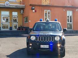 In giro per il paese con un martello
