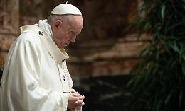 Il Papa tuona ancora sulla guerra: «In questa follia si torna a crocifiggere Cristo»