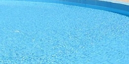 Bimba di 5 anni annega nella piscina del giardino di casa nel Palermitano