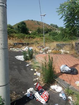 Viagrande (Ct): il degrado in un contesto signorile