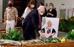 Raffaella Carrà, il mondo dello spettacolo alla camera ardente