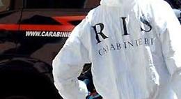 I carabinieri del Ris nella casa e nel garage dove madre e figlia sono state trovate morte