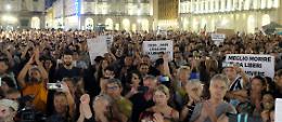 «No Green pass», a Torino la protesta contro il governo della folla radunata via social