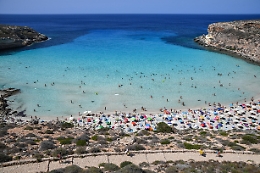 Lampedusa, all'Isola del conigli consentiti 1.100 accessi al giorno e solo su prenotazione