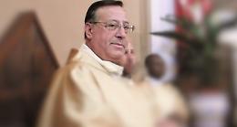 Le accuse al prete arrestato per pedofilia: prestazioni sessuali pagate con le offerte dei fedeli