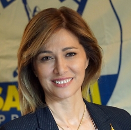 Europarlamentare Donato denuncia: «Niente chemio a paziente non vaccinata»