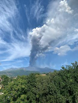 Eruzione Etna: l'ultimo parossismo visto da Santa Venerina