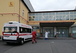 Due anziani fratello e sorella positivi al Covid soccorsi dai vigili del fuoco