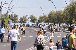 La prima domenica autunnale dei catanesi in "zona bianca" tra mare, sport e cultura