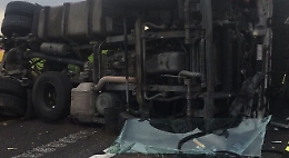 Furgone si ribalta sull'autostrada Palermo-Catania: un morto e un ferito