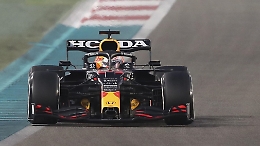 Formula 1, che finale! Verstappen vince Gp e Mondiale con un sorpasso all'ultimo giro