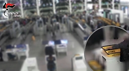 Rubano uno smartwatch al gate di Fontanarossa, indagata coppia bresciana