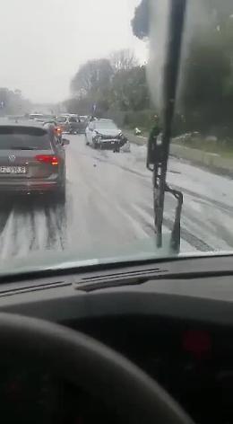 La grandine ricopre la Ct-Messina e provoca incidenti e feriti