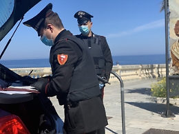 Bombole di gas oltre il consentito e discarica abusiva in fondo nel Messinese