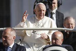 Il Papa sulla figura della suocera: «Personaggio mitico, a volte la si pensa come fosse il diavolo»