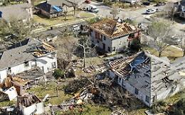 Violento tornado in Oklahoma: giù edifici e strade coperte di macerie